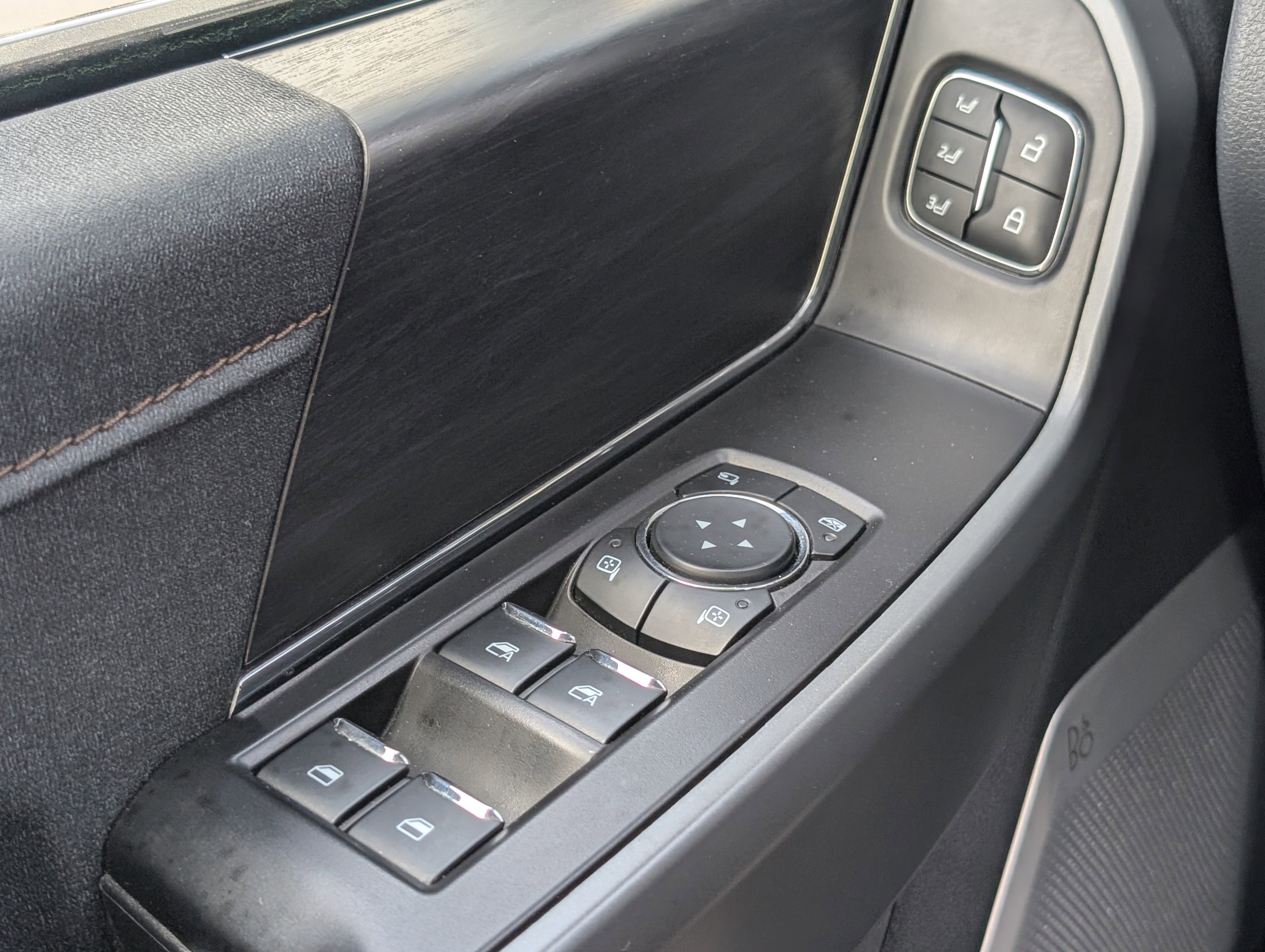 Used 2024 Ford F150 Lariat w/ Equipment Group 502A High image 25