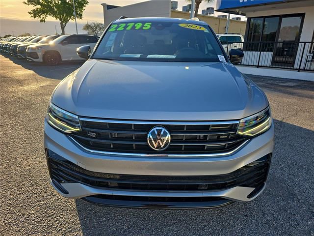 Used 2023 Volkswagen Tiguan SE R-Line image 2