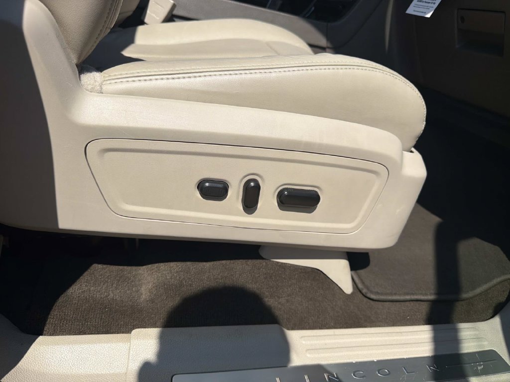 Used 2017 Lincoln Navigator Select RWD image 15