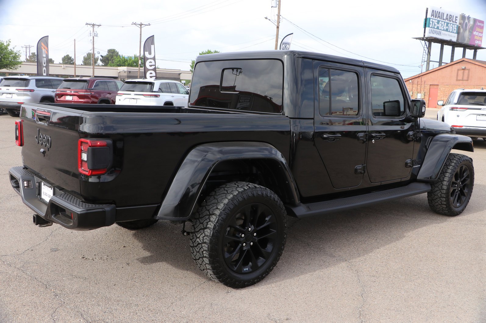 Used 2023 Jeep Gladiator Overland AWD/4WD image 7