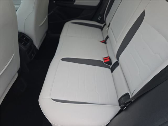 Used 2025 Volkswagen Taos SE image 12