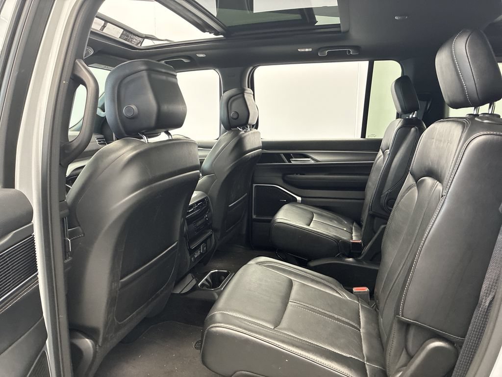 Used 2023 Jeep Wagoneer Series II AWD/4WD image 25