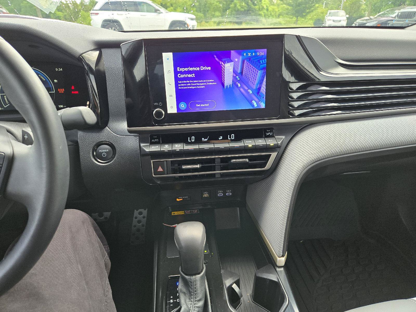 Used 2025 Toyota Camry SE w/ Convenience Package FWD image 19