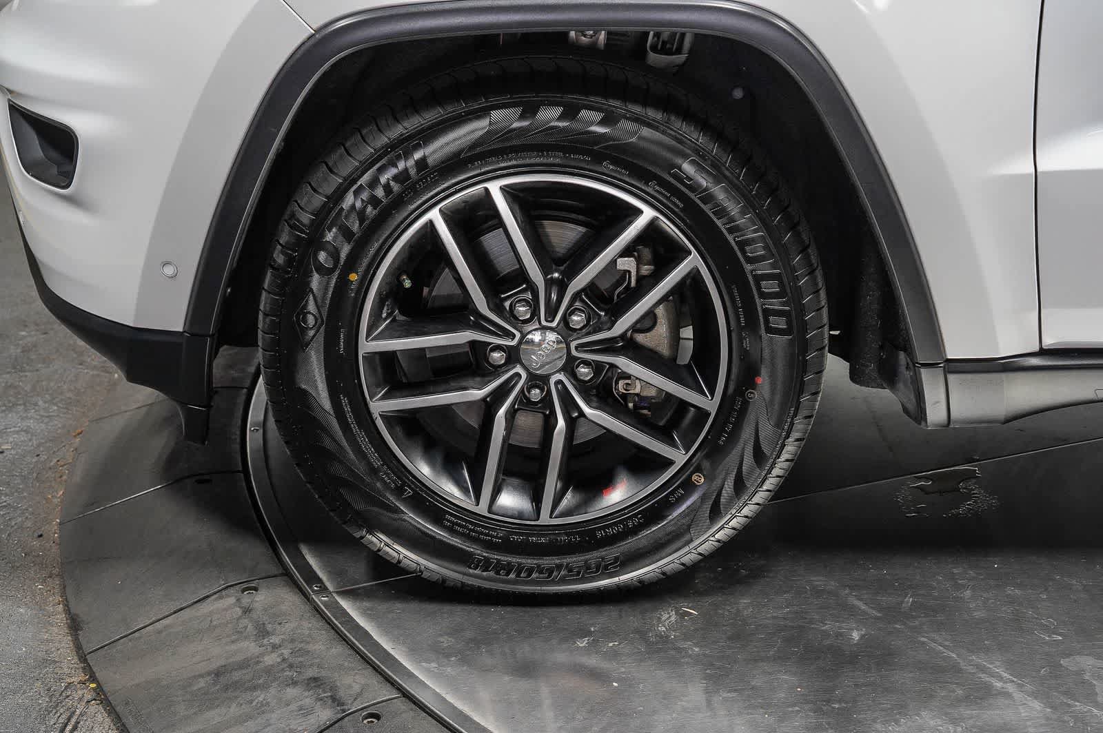 Used 2018 Jeep Grand Cherokee Trailhawk w/ Trailhawk Luxury Group AWD/4WD image 9