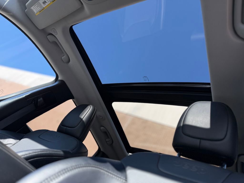 Used 2022 Jeep Cherokee Limited AWD/4WD image 20