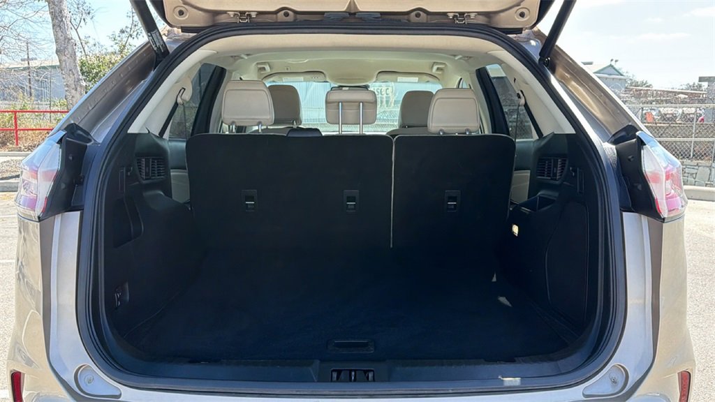 Used 2020 Ford Edge Titanium image 39