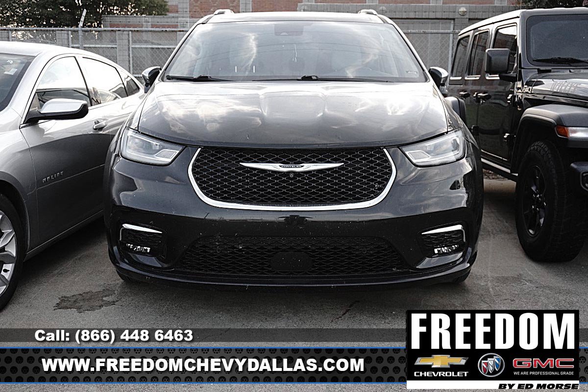 Used 2021 Chrysler Pacifica Limited w/ Uconnect Theater Family Group AWD/4WD image 3
