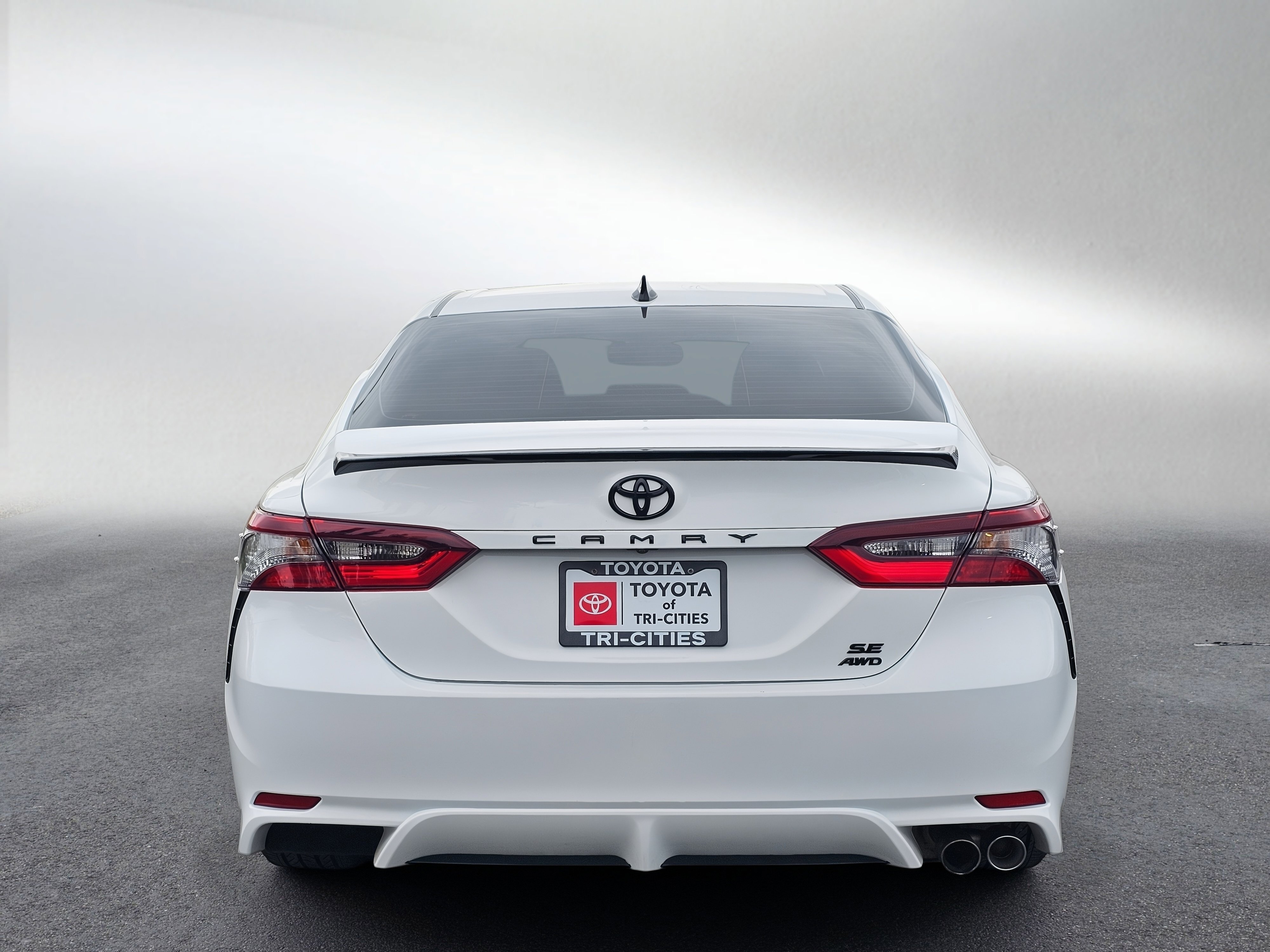 Used 2024 Toyota Camry SE w/ Convenience Package AWD/4WD image 4