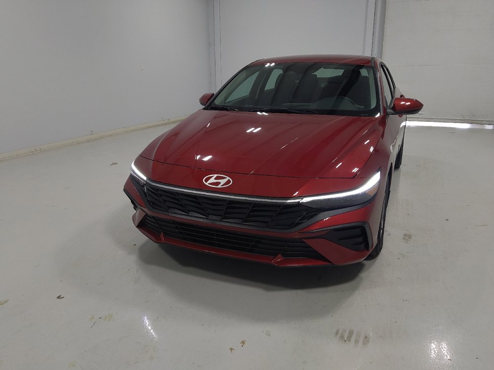 Used 2025 Hyundai Elantra SE FWD image 15