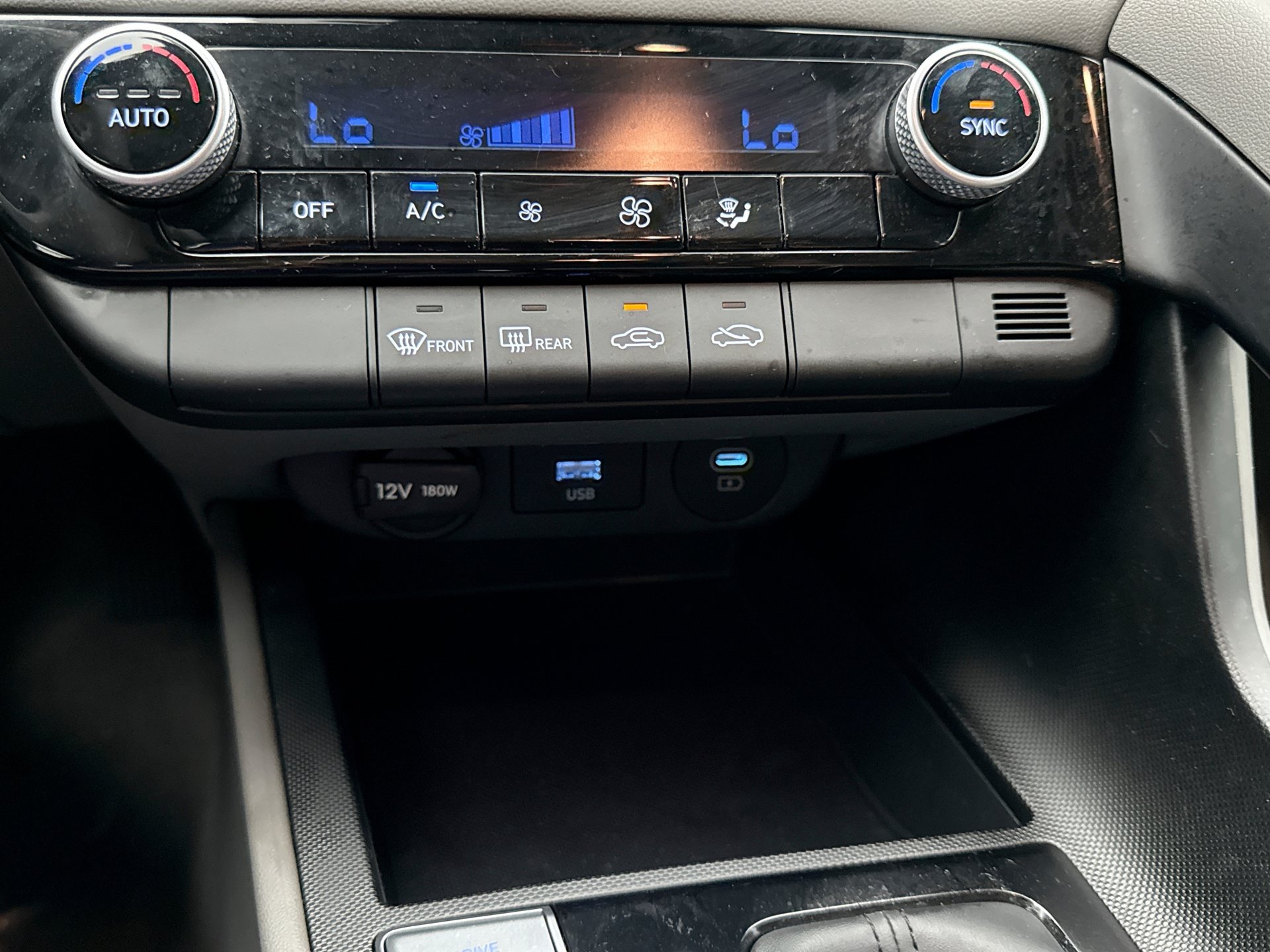 Used 2024 Hyundai Elantra SEL FWD image 23