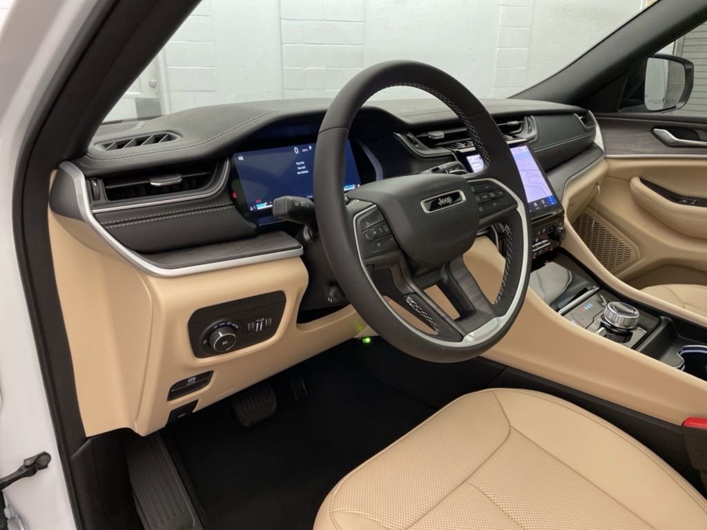 New 2025 Jeep Grand Cherokee L Limited w/ Luxury Tech Group II image 18