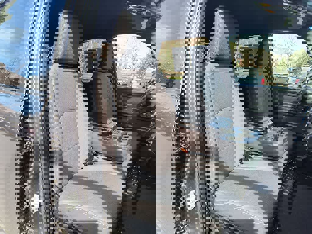 Used 2024 RAM 2500 Tradesman w/ Chrome Appearance Group image 23