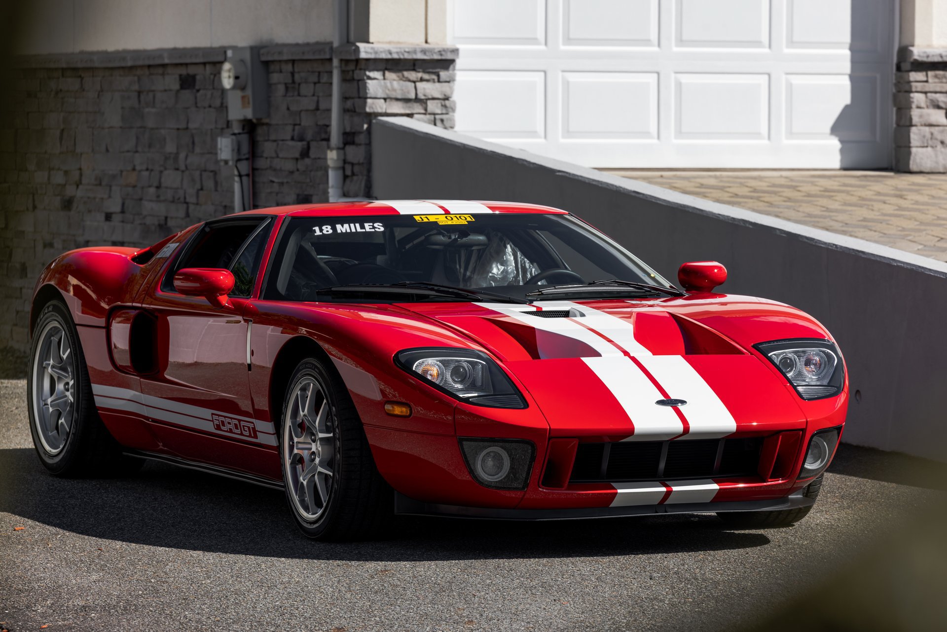Used 2006 Ford GT RWD image 7