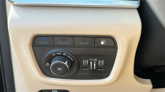 Used 2023 Jeep Grand Cherokee 4WD 4xe image 14