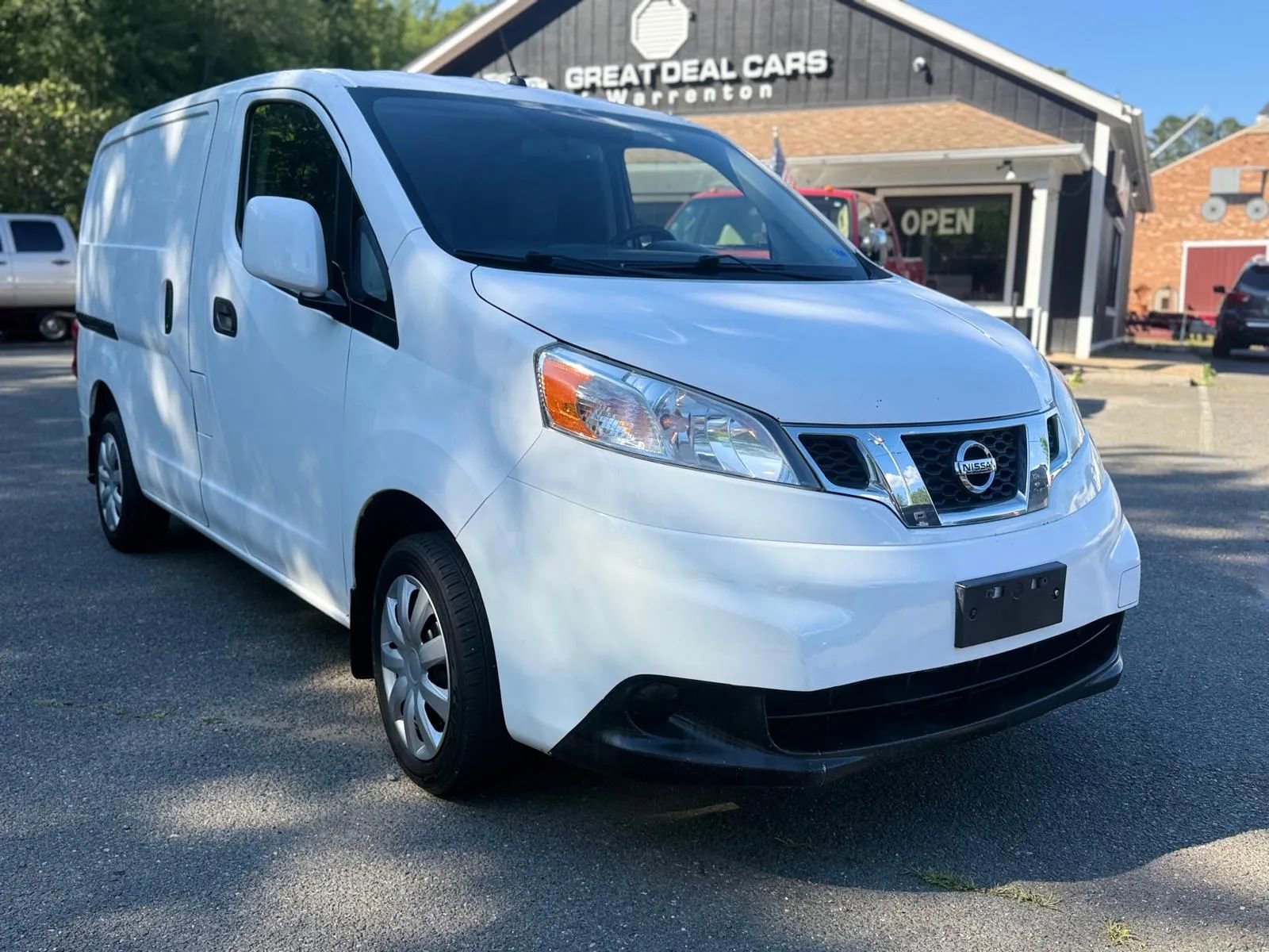Used 2017 Nissan NV200 SV FWD image 1