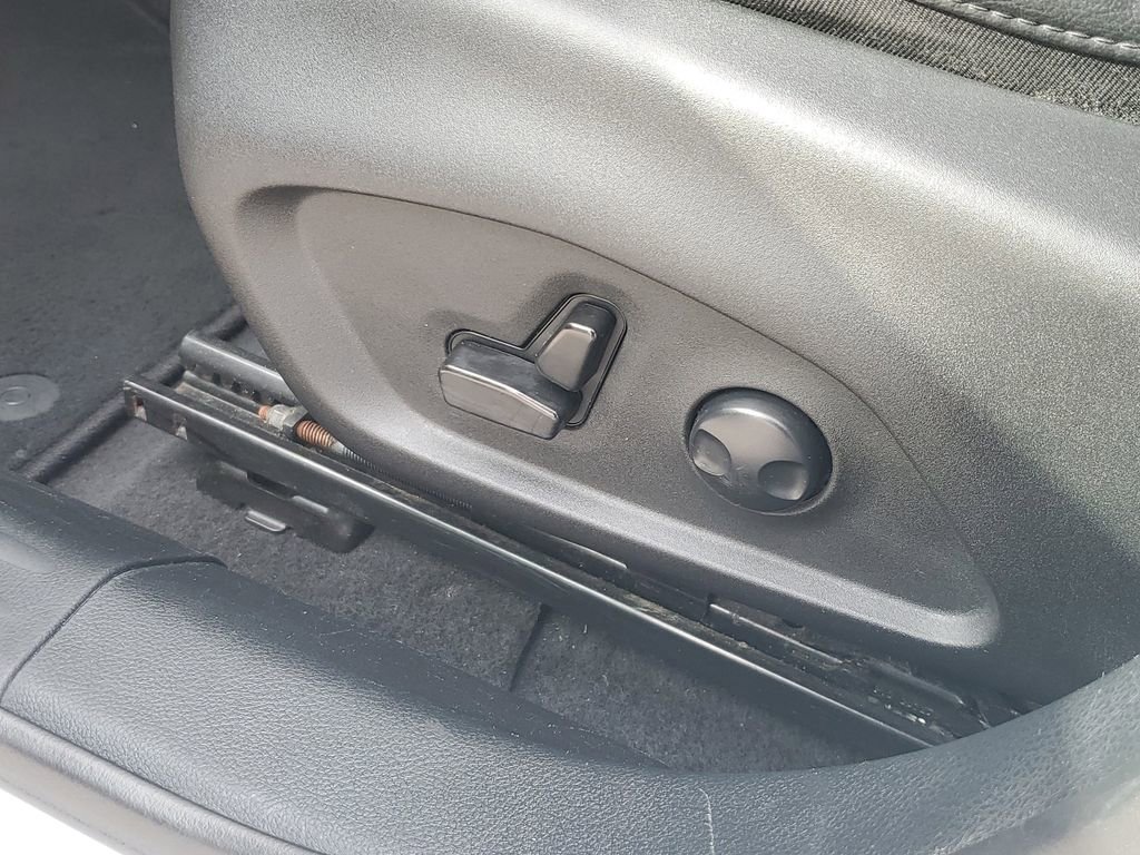 Used 2023 Jeep Compass Limited image 17