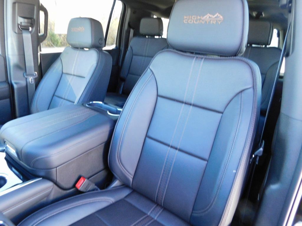 New 2025 Chevrolet Suburban High Country image 16