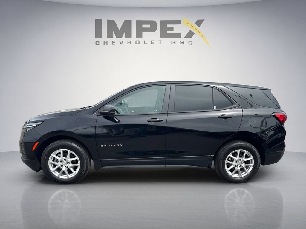 Used 2024 Chevrolet Equinox LS w/ LS Convenience Package FWD image 2