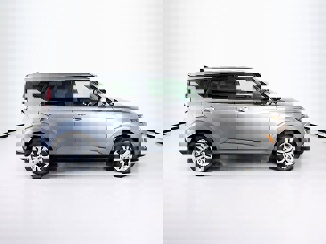 New 2025 Kia Soul LX image 4