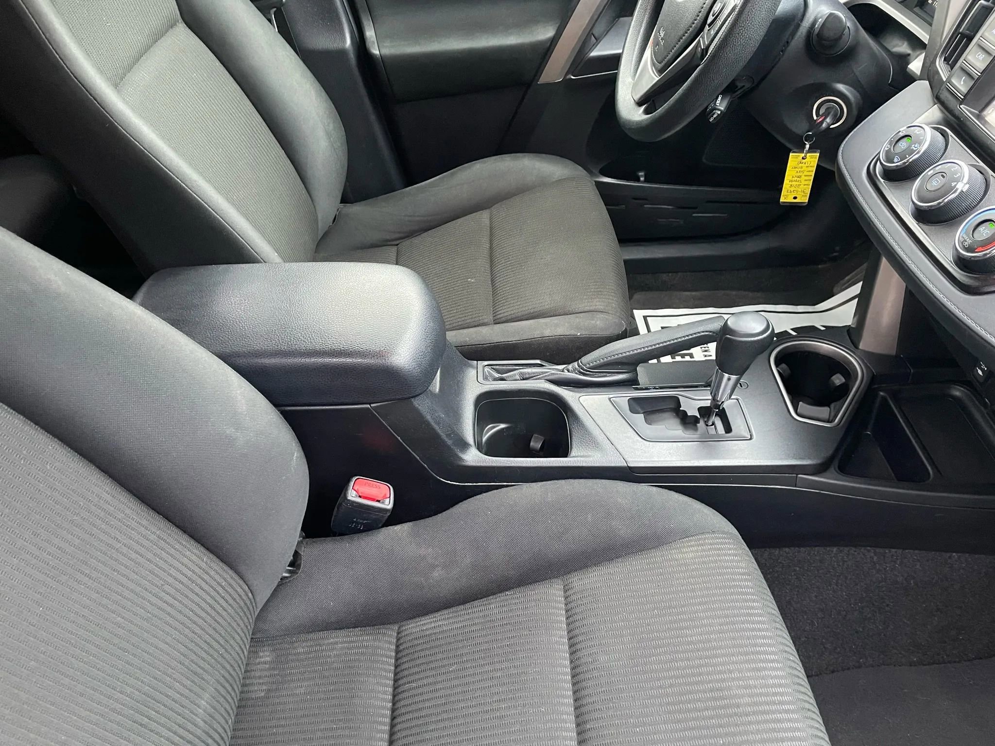 Used 2018 Toyota RAV4 LE w/ Carpet Mat Package image 28