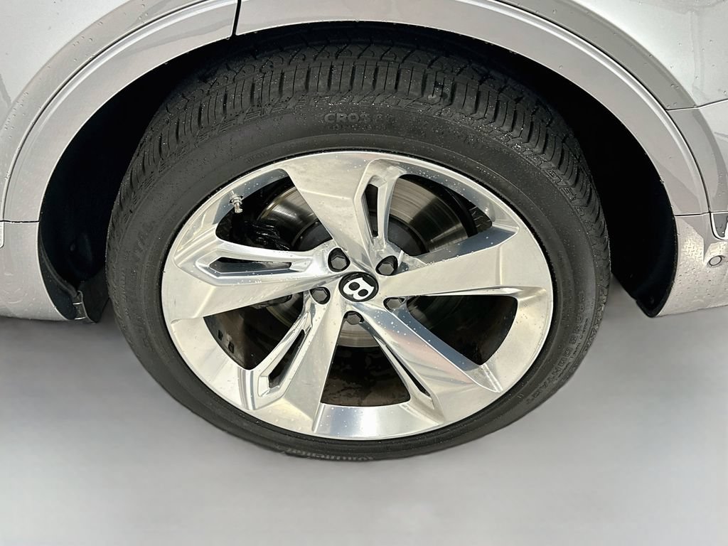 Used 2018 Bentley Bentayga AWD/4WD image 34