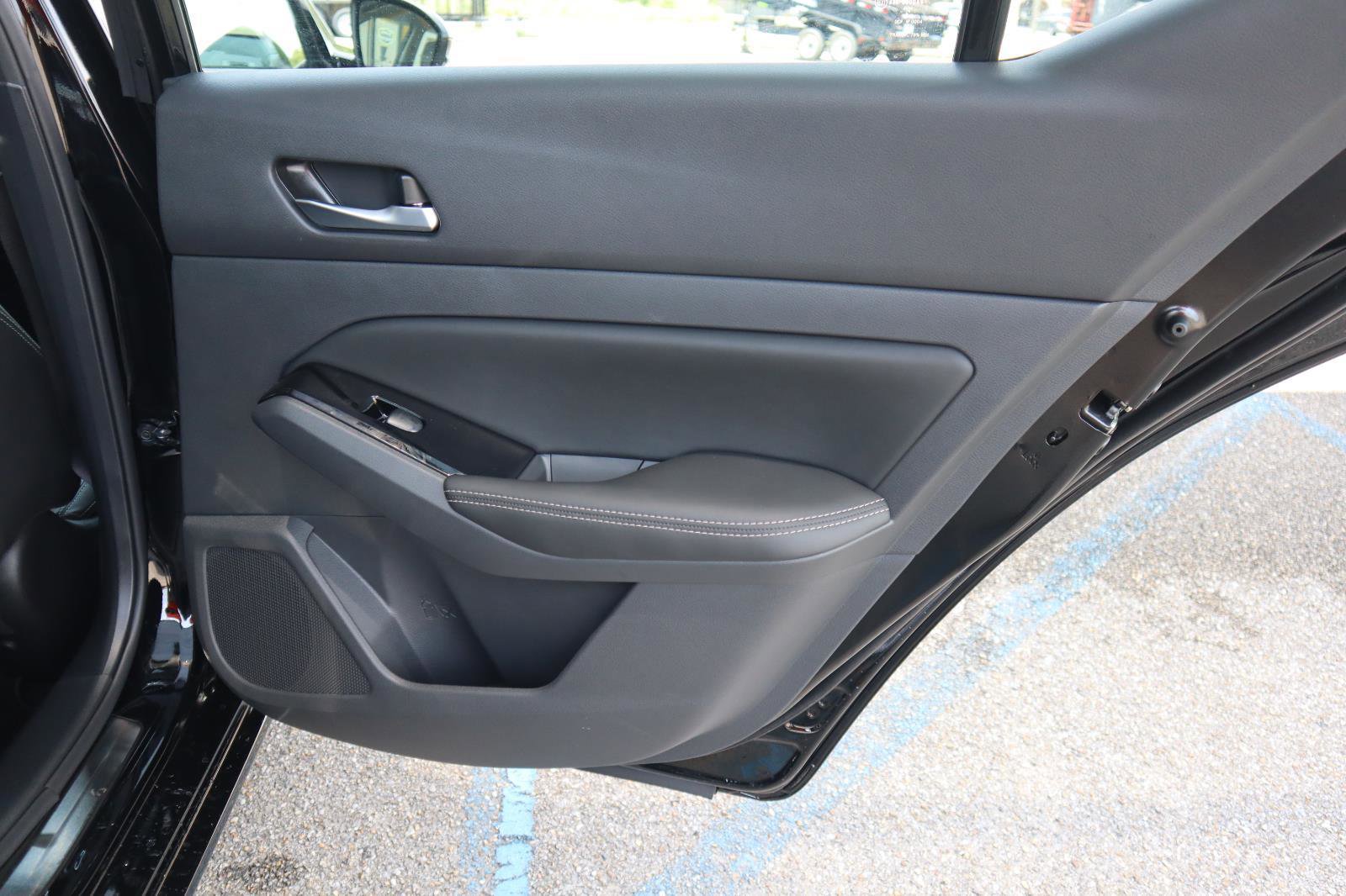 Used 2025 Nissan Altima 2.5 SL FWD image 43
