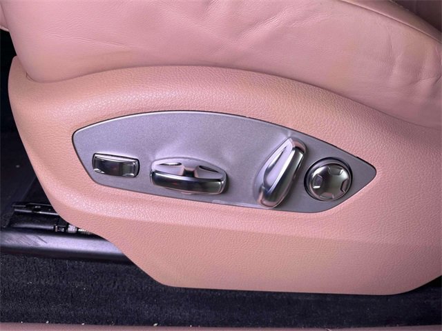 Used 2022 Porsche Macan w/ Premium Package Plus image 19