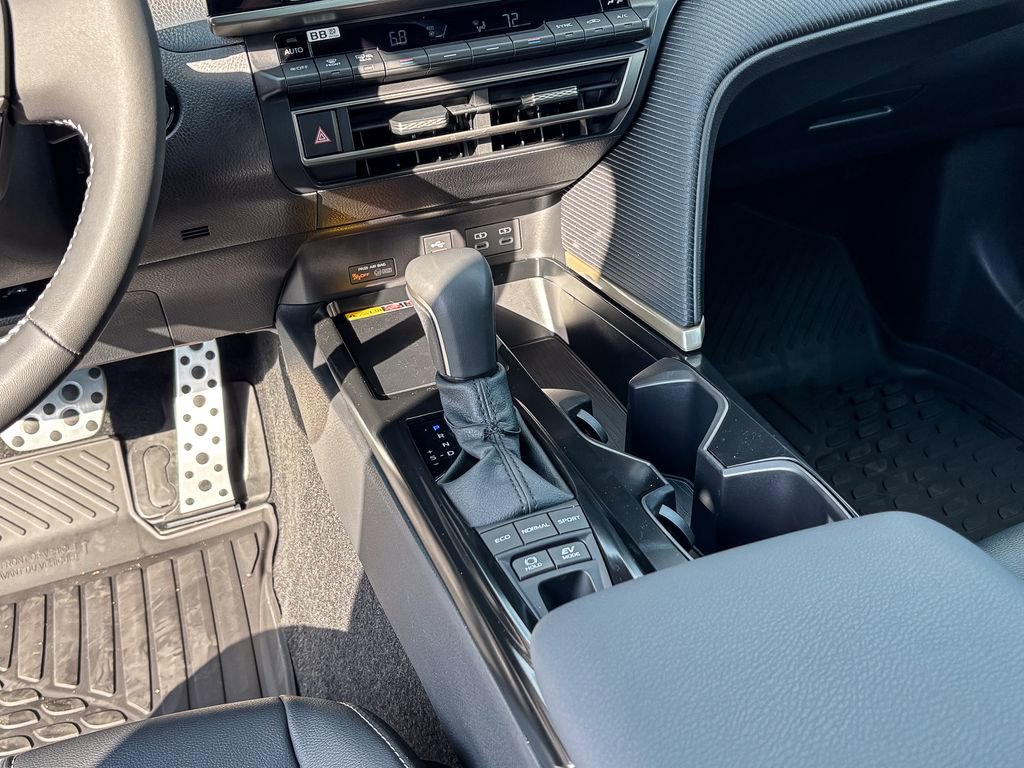 New 2025 Toyota Camry SE image 16