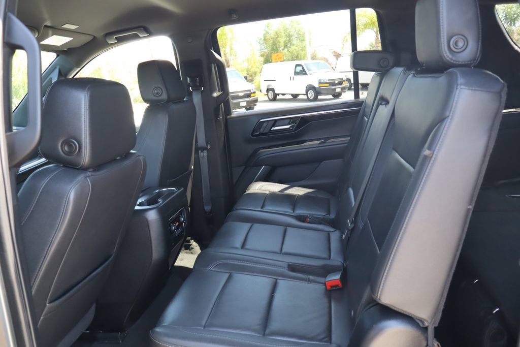Used 2025 Chevrolet Suburban LT AWD/4WD image 31