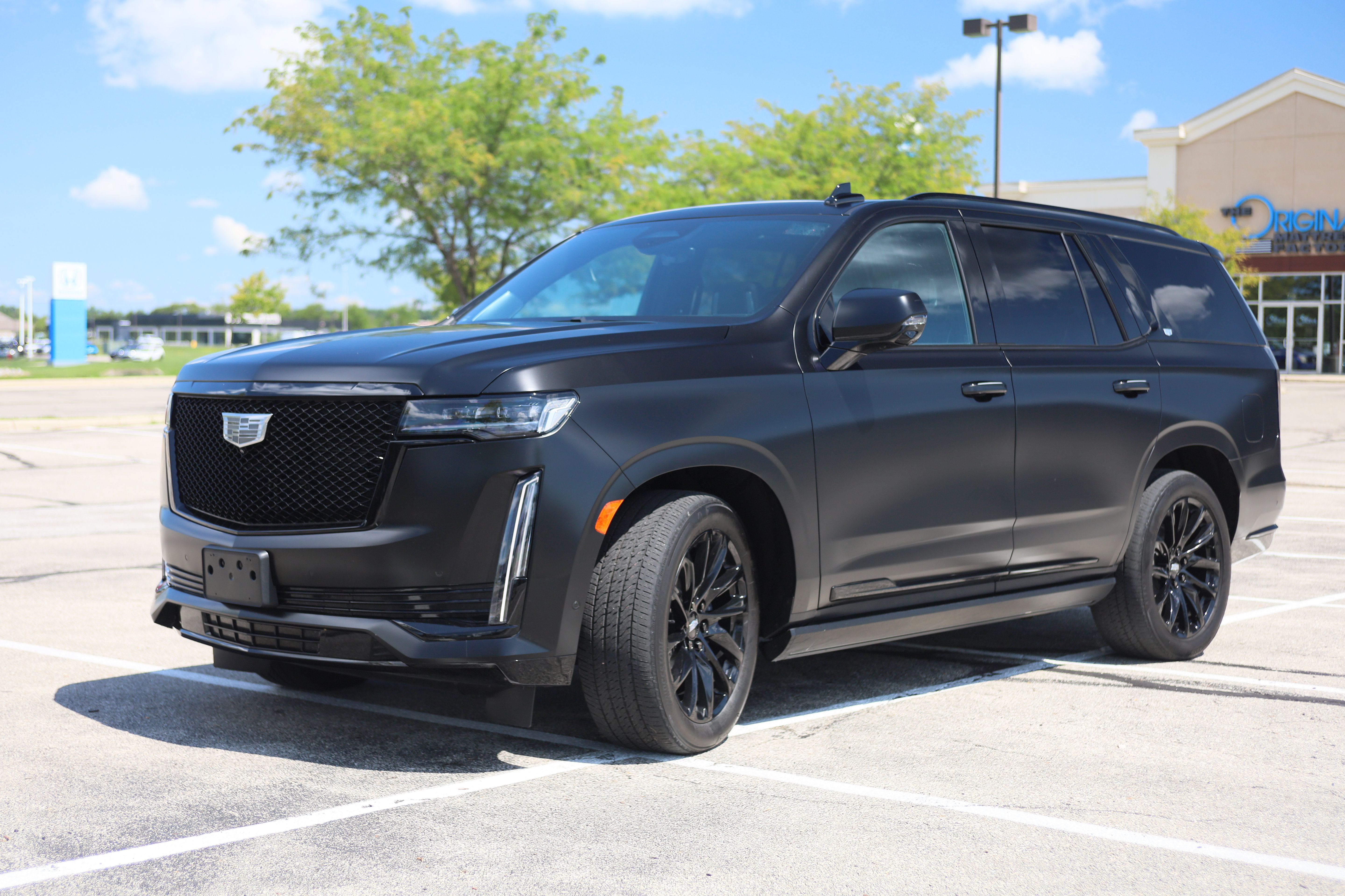 Used 2024 Cadillac Escalade Sport Platinum w/ LPO, ONYX Package AWD/4WD image 3