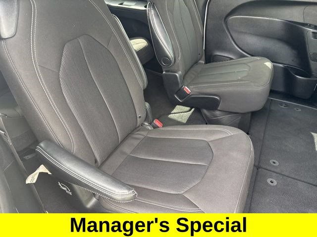 Used 2023 Chrysler Pacifica Touring FWD image 33