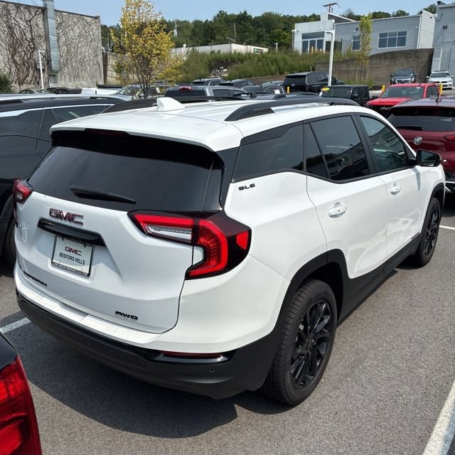 Used 2023 GMC Terrain SLE w/ Elevation Edition AWD/4WD image 2