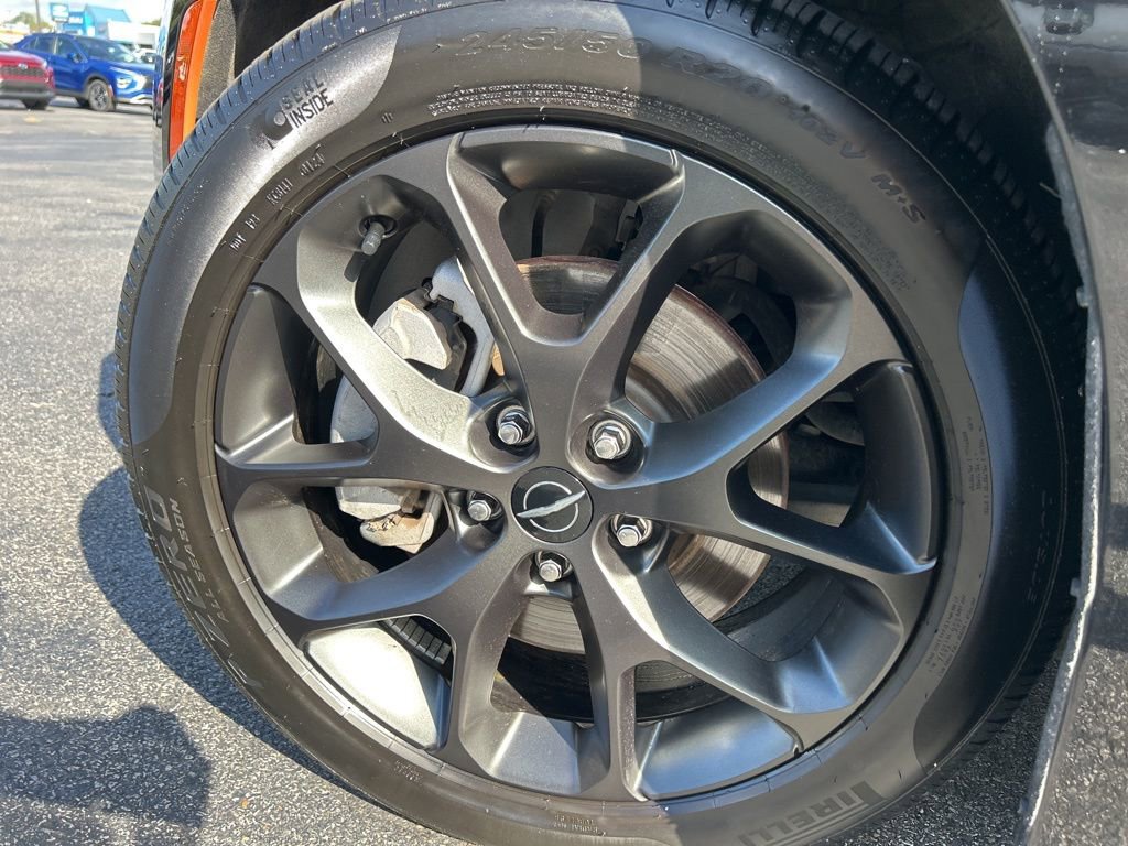 Used 2024 Chrysler Pacifica Touring-L w/ Uconnect Theater Family Group image 38