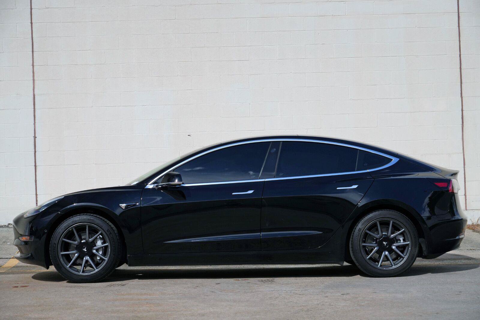 Used 2018 Tesla Model 3 Long Range RWD image 9