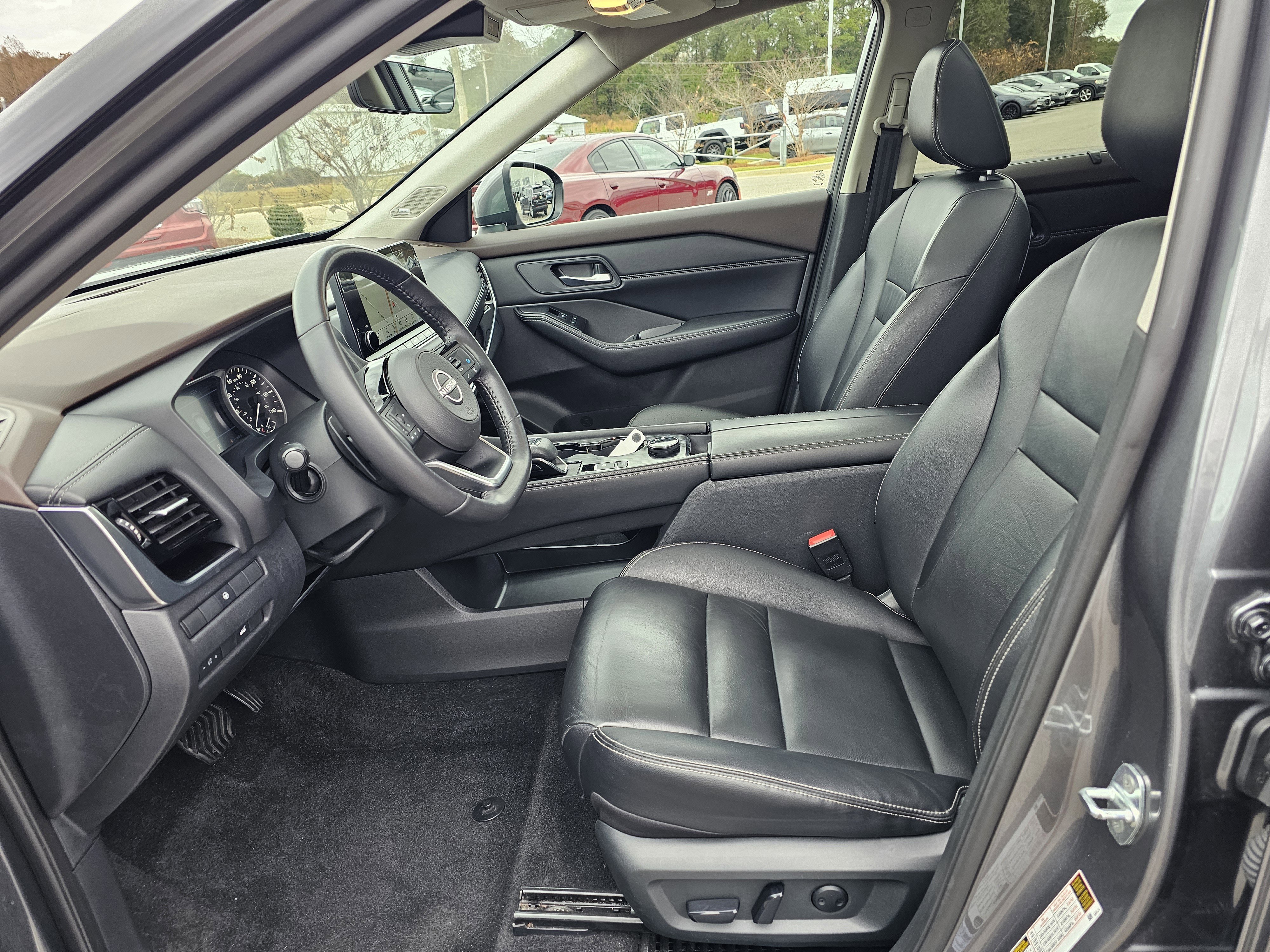 Used 2023 Nissan Rogue SL w/ SL Premium Package image 16