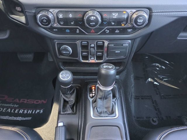Used 2024 Jeep Wrangler Unlimited Sahara w/ Technology Group AWD/4WD image 19
