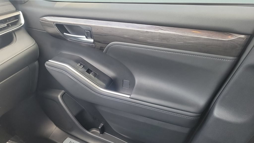 Certified 2026 Toyota Highlander Limited AWD/4WD image 13