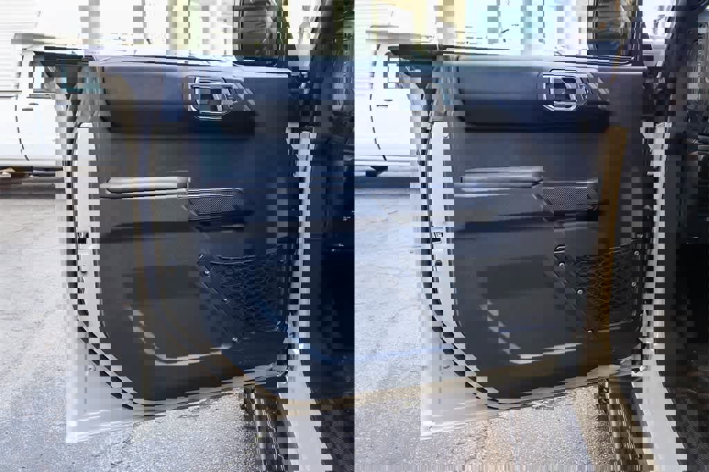 New 2025 Ford Bronco Outer Banks w/ Sasquatch Package image 24