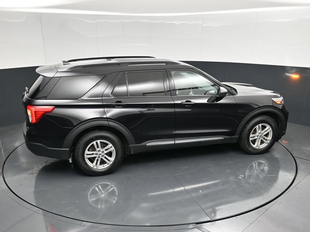 Used 2023 Ford Explorer XLT w/ Equipment Group 202A AWD/4WD image 41