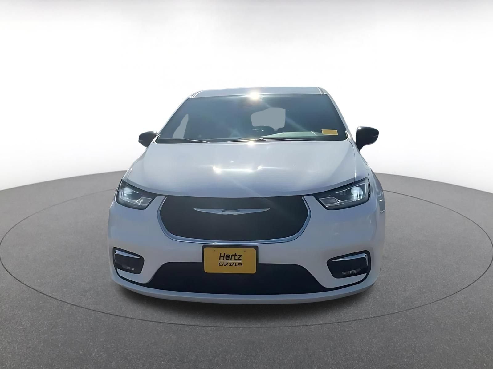 Used 2025 Chrysler Pacifica Select FWD image 4