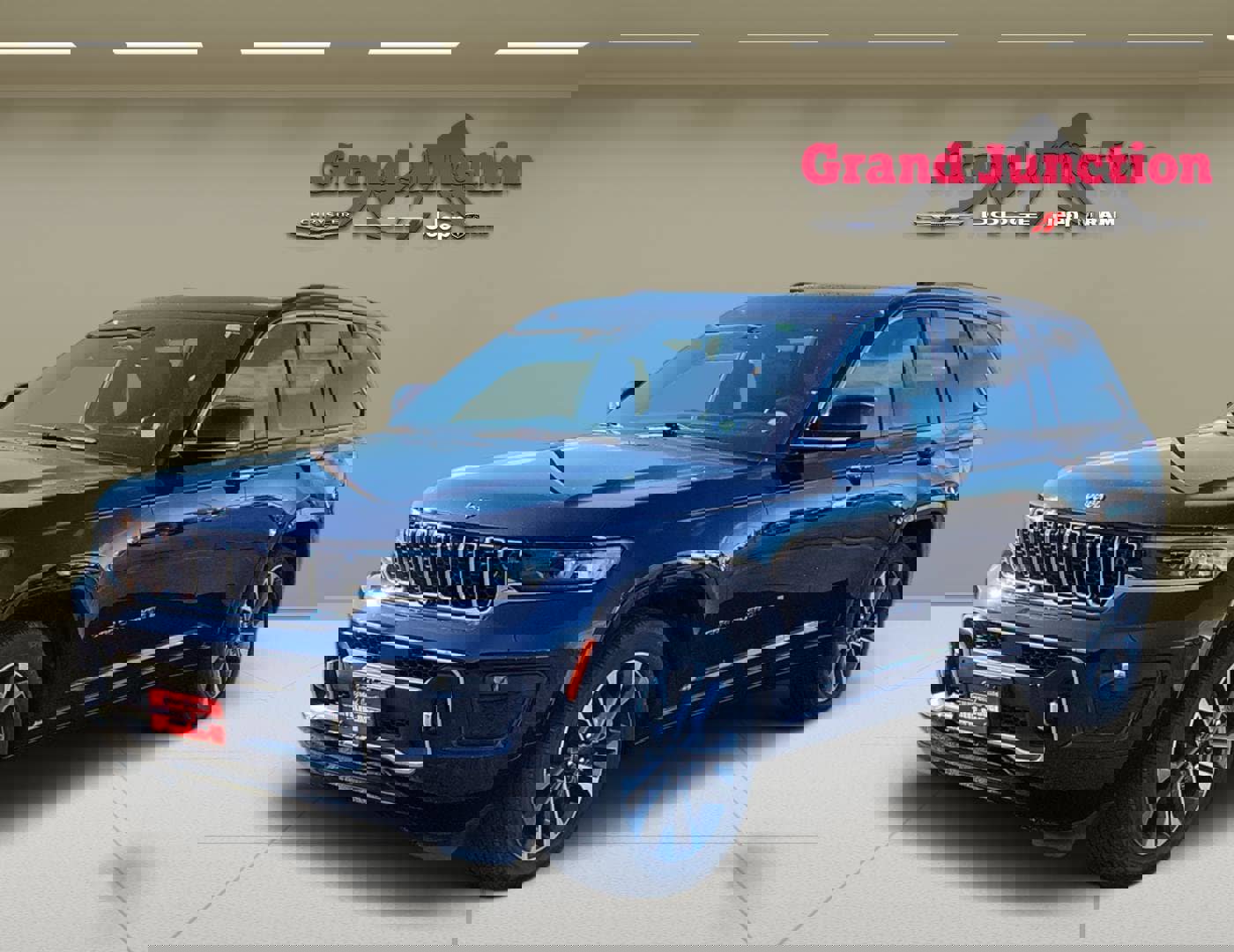 Used 2023 Jeep Grand Cherokee Overland w/ Adv Protech Group III image 3