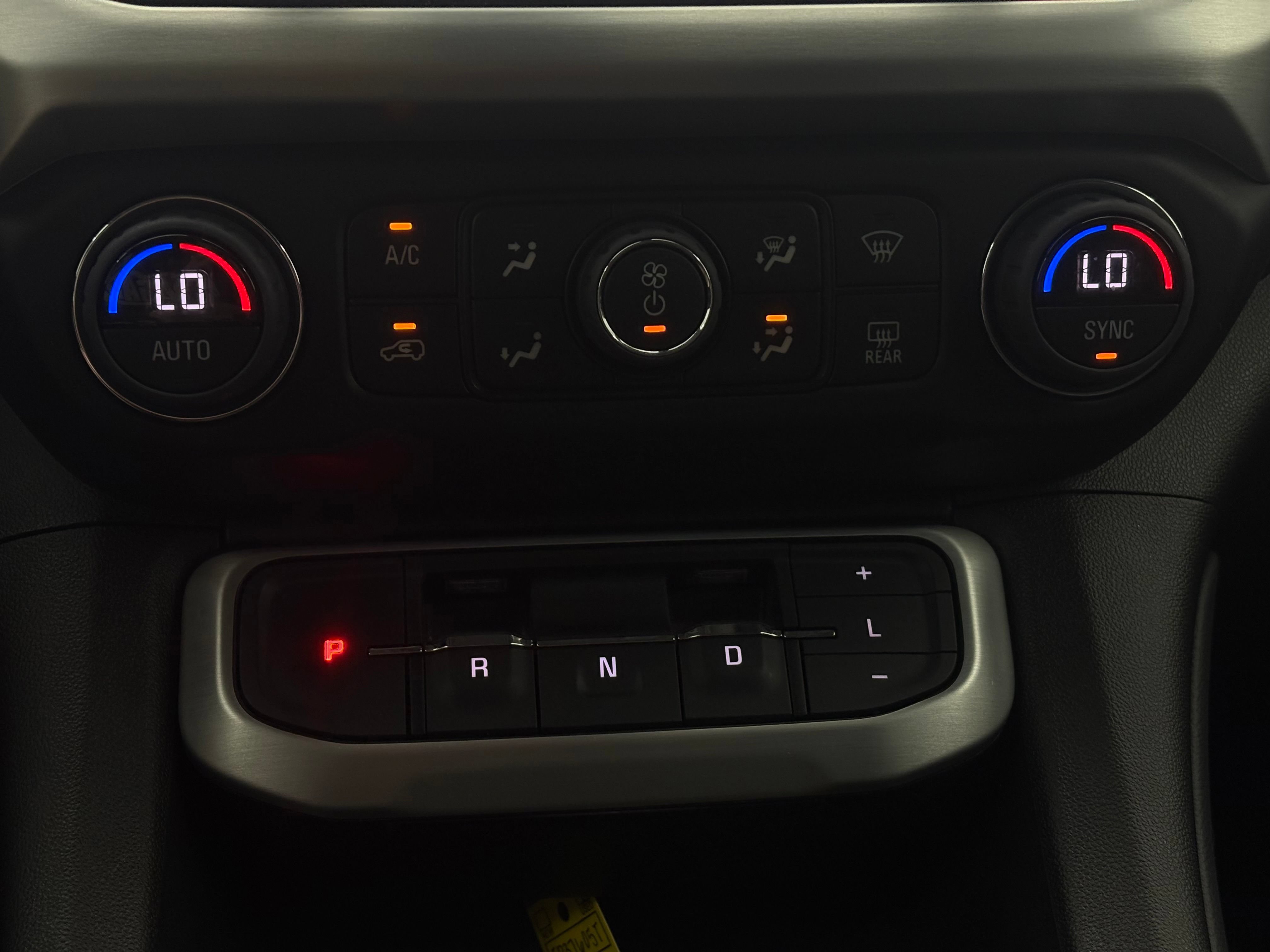 Used 2023 GMC Acadia SLE FWD image 24