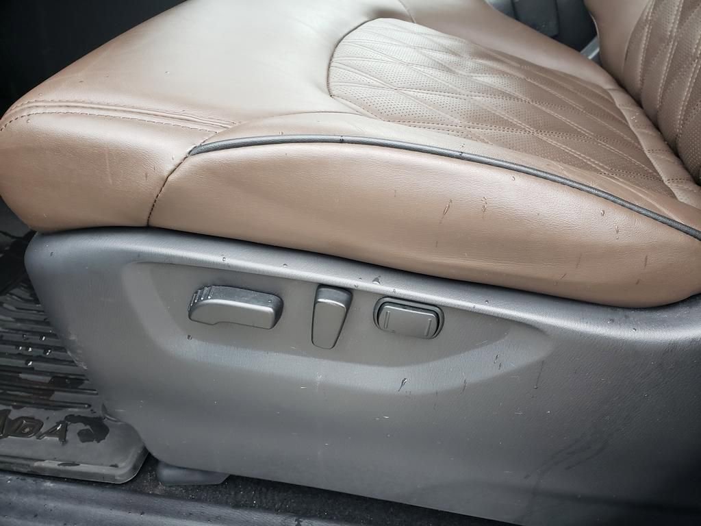 Used 2024 Nissan Armada Platinum w/ Captain's Chairs Package image 28