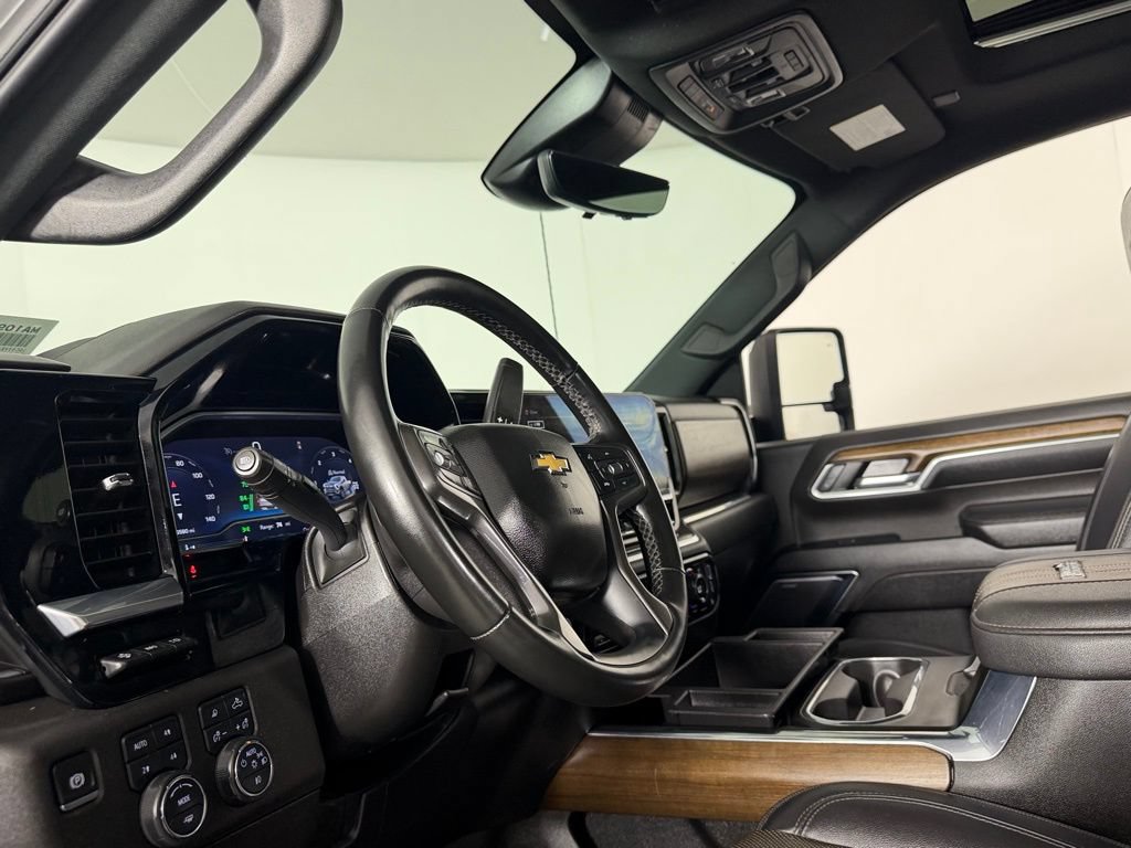 Used 2024 Chevrolet Silverado 3500 High Country w/ Technology Package AWD/4WD image 21