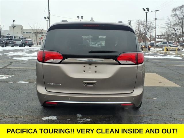 Used 2018 Chrysler Pacifica Touring-L w/ Advanced Safetytec Group image 5