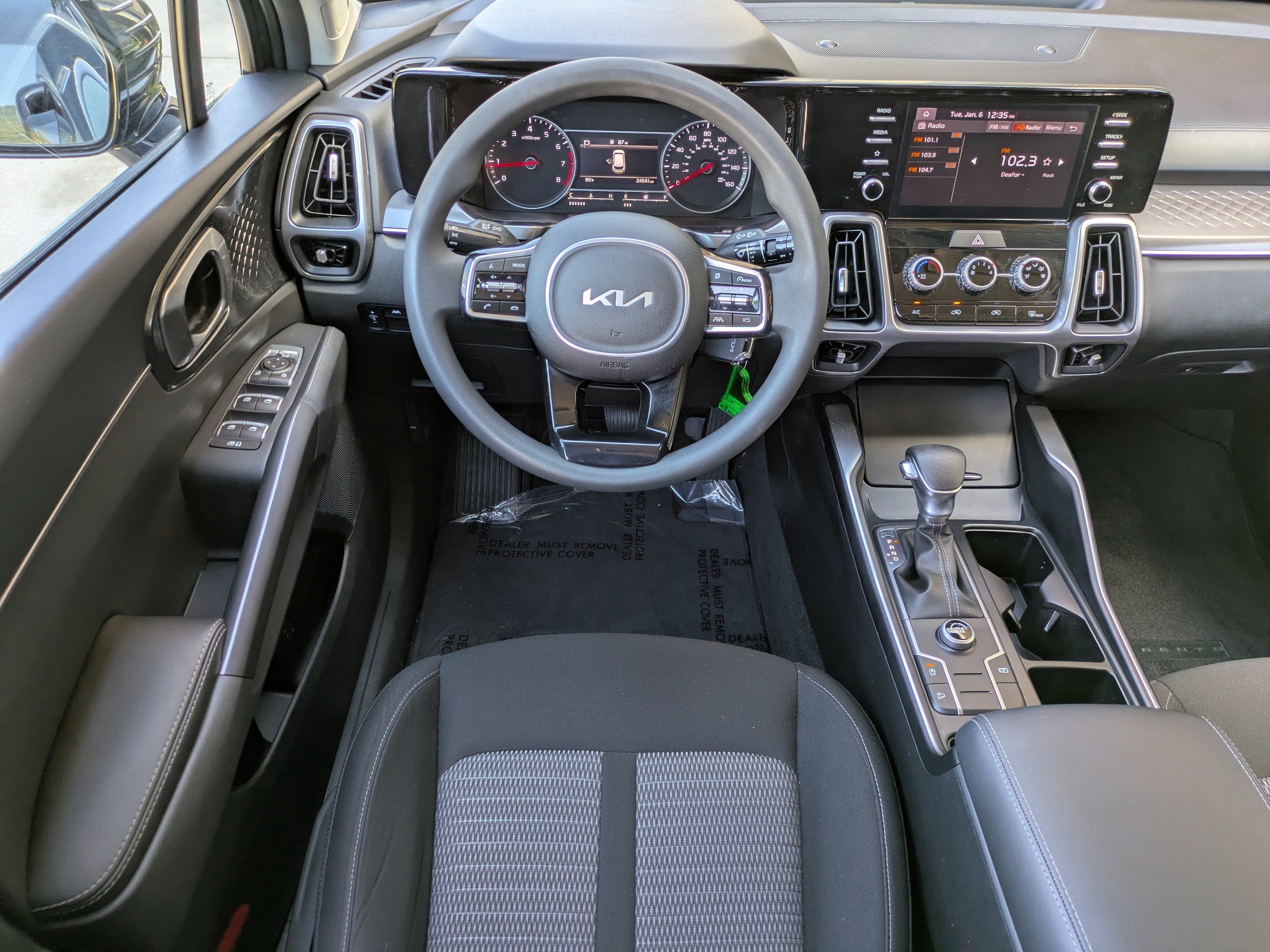 Used 2023 Kia Sorento LX image 12