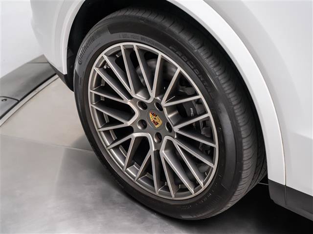 Used 2022 Porsche Cayenne Platinum Edition AWD/4WD image 17
