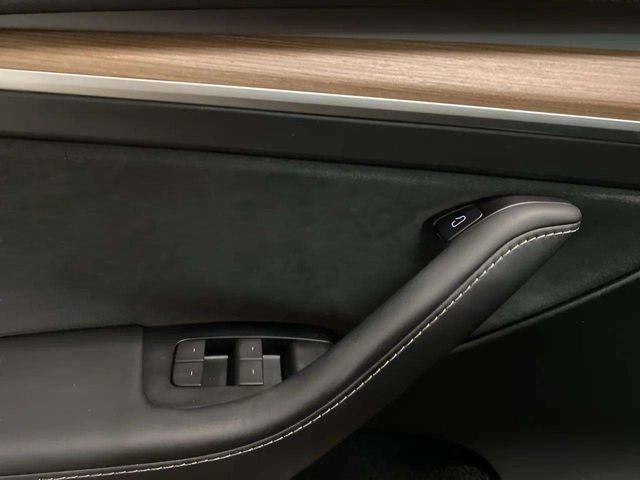 Used 2023 Tesla Model Y Performance image 26