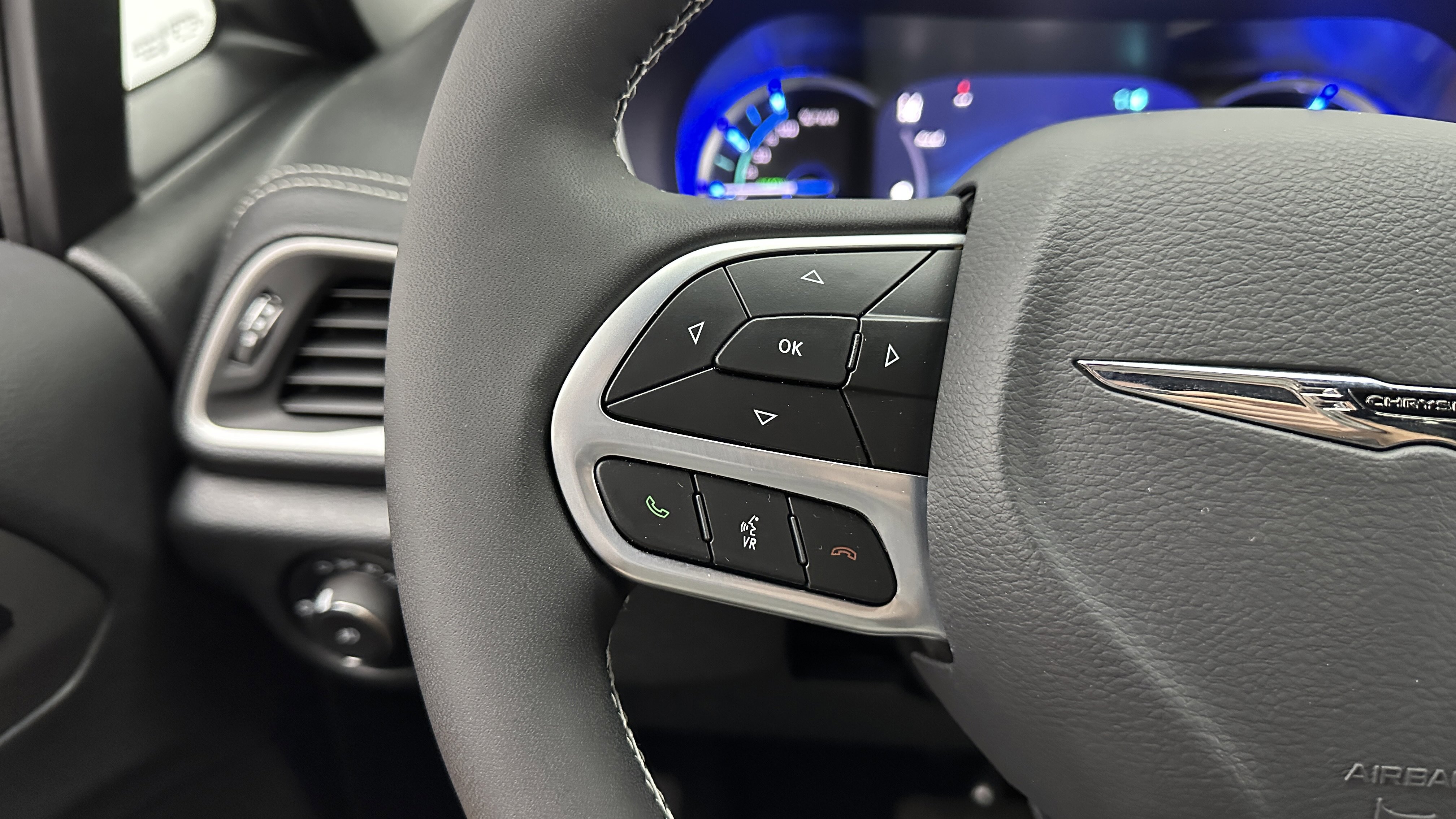 Used 2025 Chrysler Pacifica Select image 18