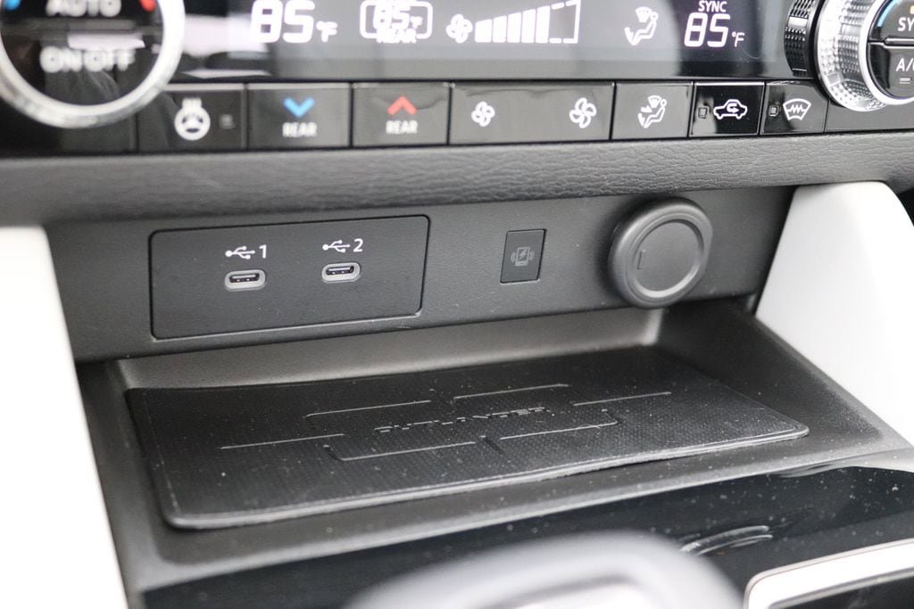 Used 2025 Mitsubishi Outlander AWD image 42